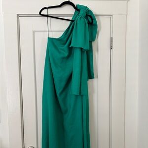 Bernadette Winnie Gown sz 36